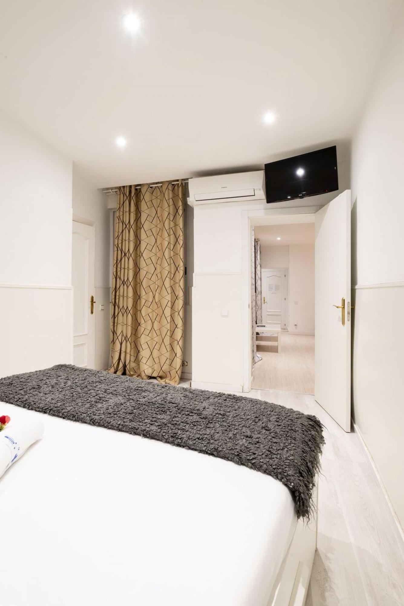 Apartamentos Day Madrid Tribunal Centro Gran Via Sol 外观 照片